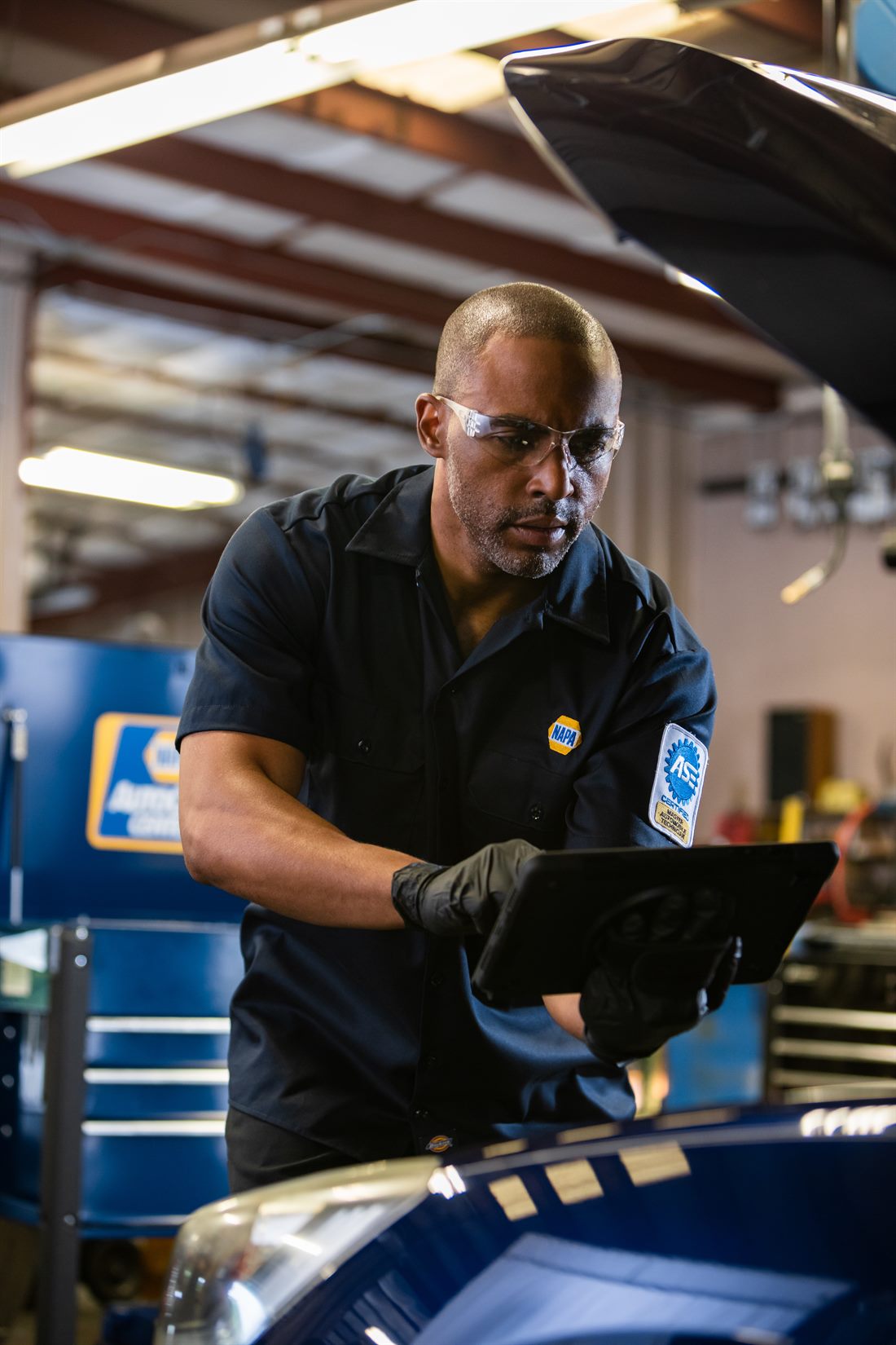 ASE-Certified technician running diagnostics on a vehicle at ChekoSZ AutoService in Dallas