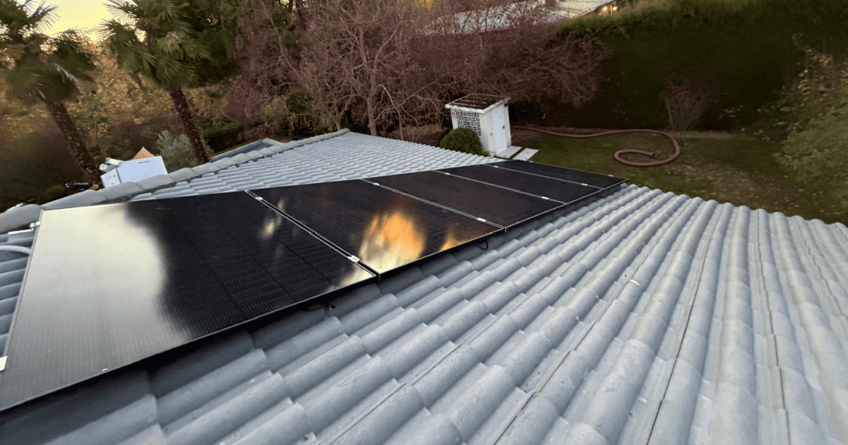 Paneles solares en tejado