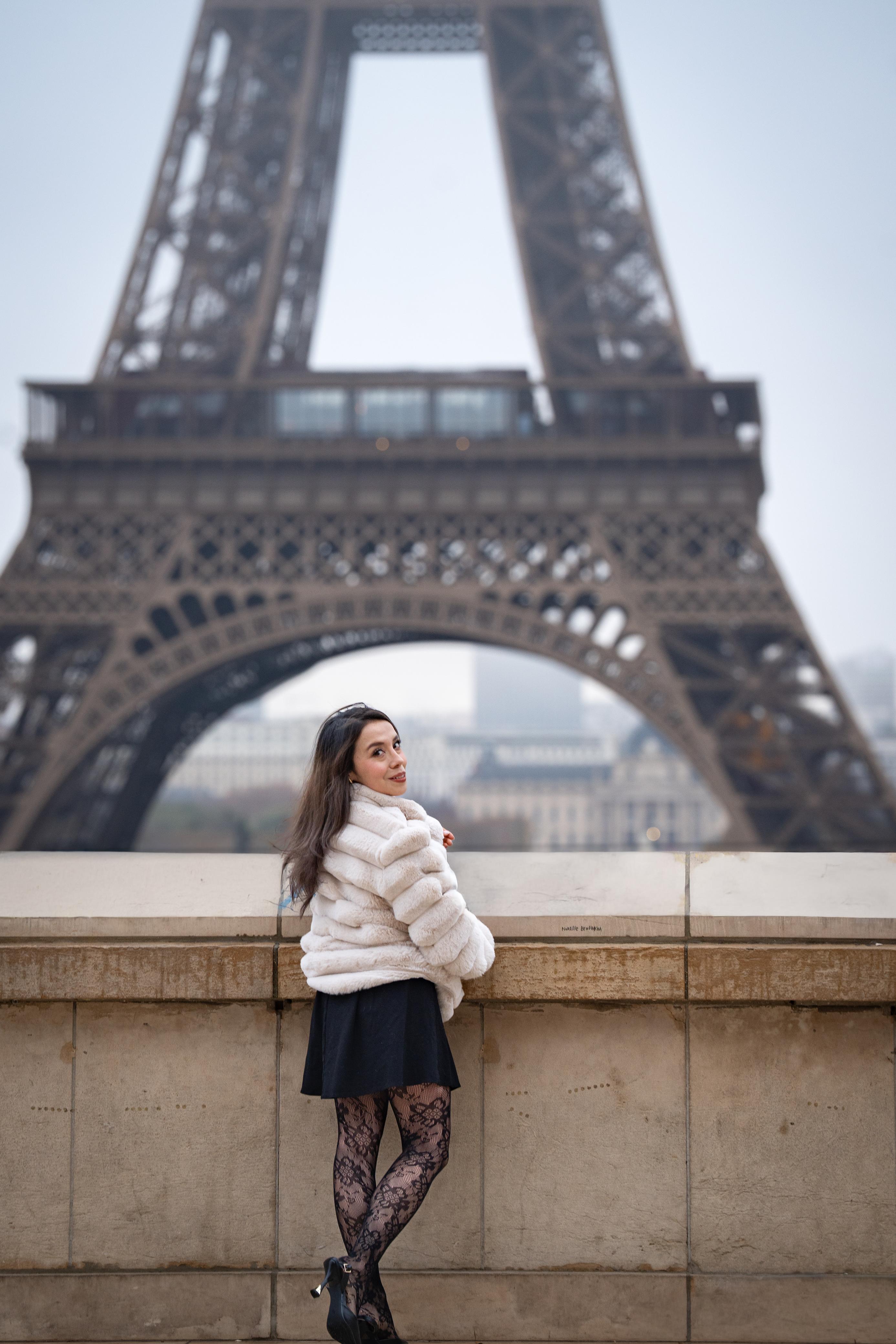 palomiiitta frente a la Torre Eiffel en París