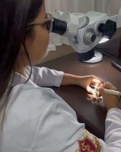 Turma 4 da Aperfeiçoamento em Endodontia em aula prática