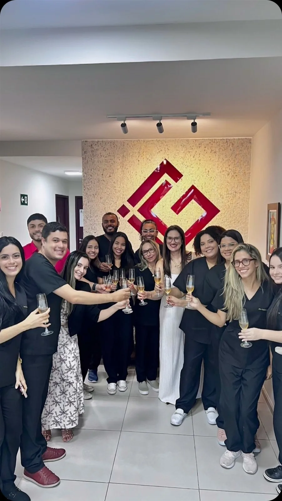 Turma 4 da Aperfeiçoamento em Endodontia no encerramento do curso