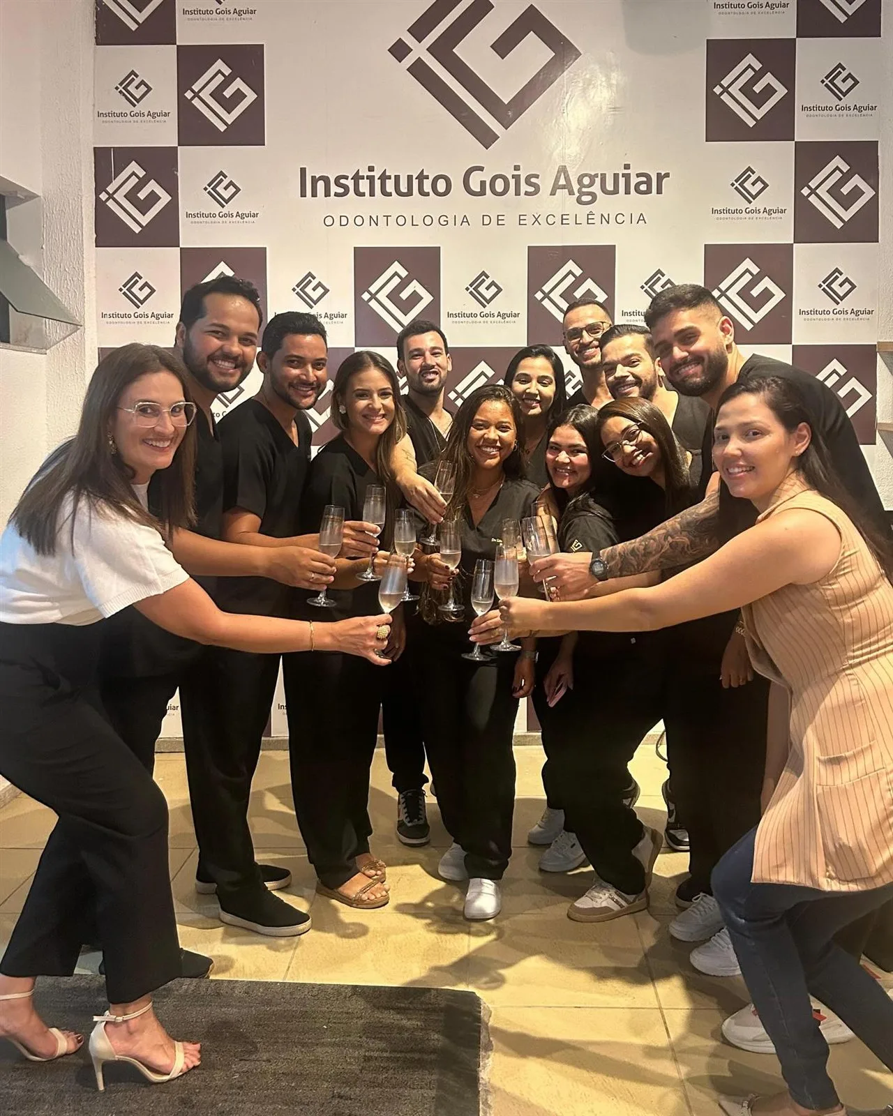 Turma 5 da Aperfeiçoamento em Endodontia no encerramento do curso