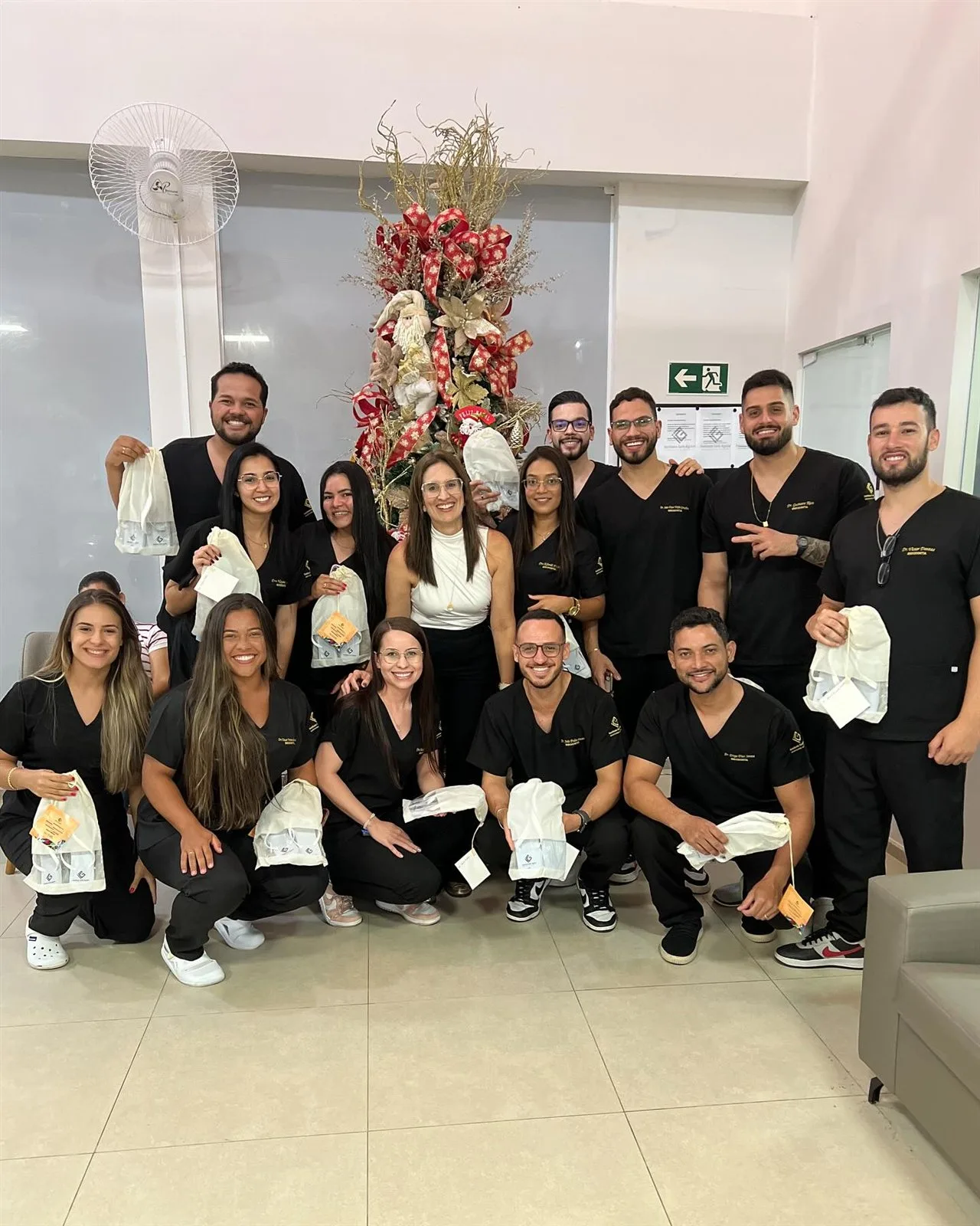 Turma 5 da Aperfeiçoamento em Endodontia reunida