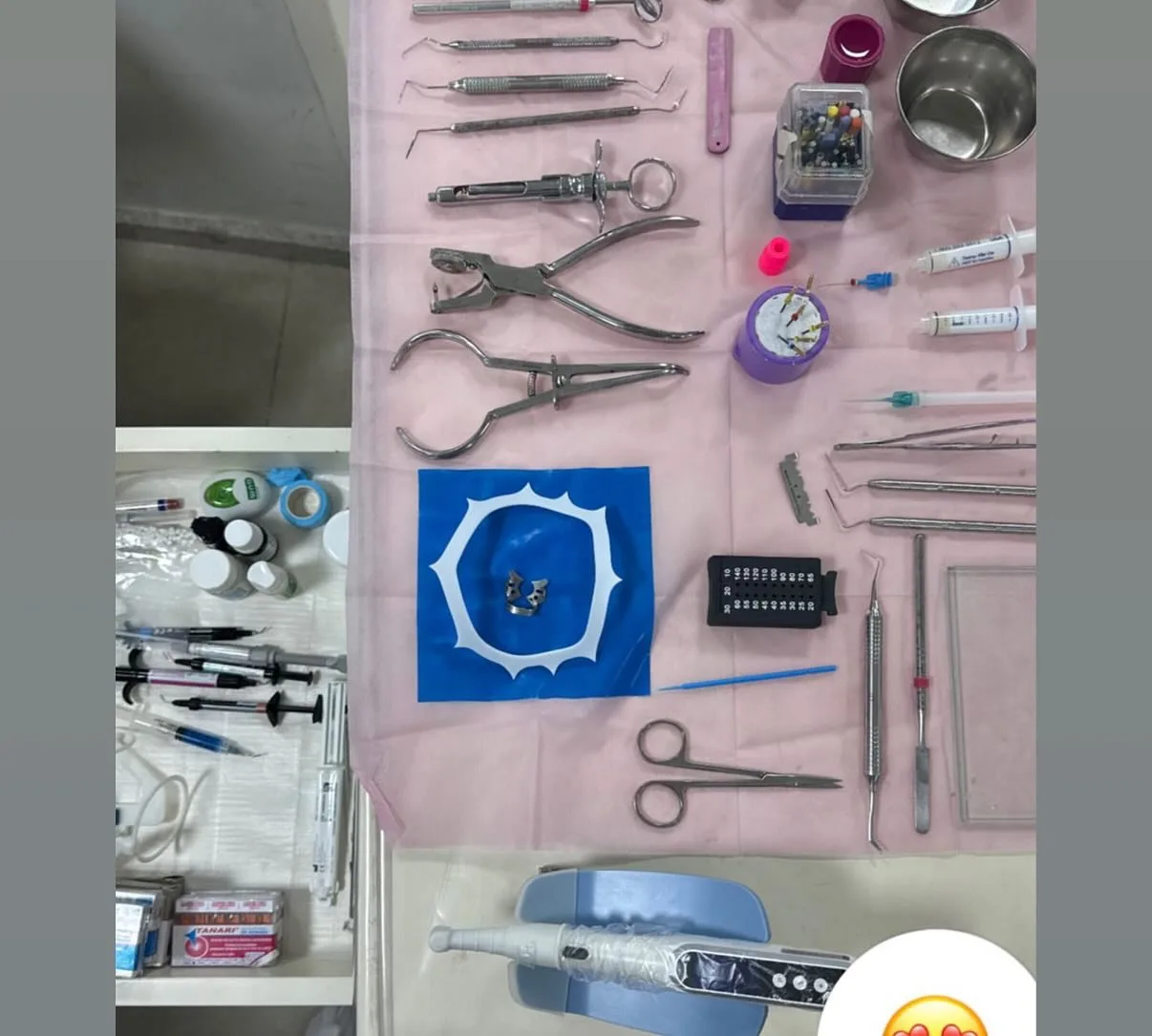 Turma 7 da Aperfeiçoamento em Endodontia em aula prática
