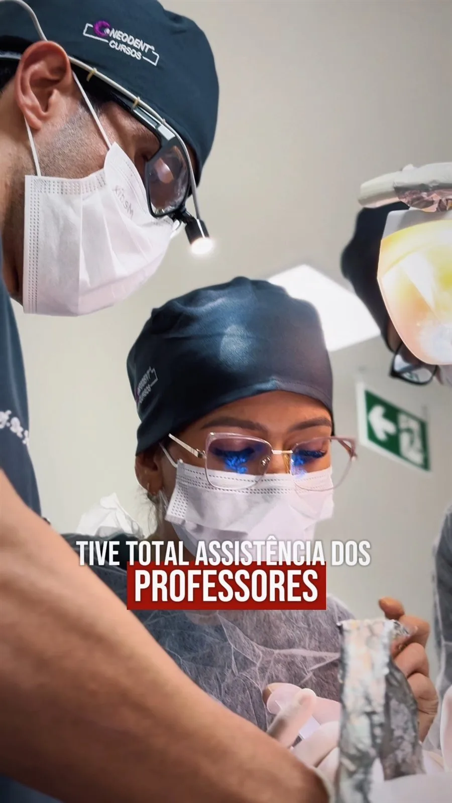 Turma 1 da Aperfeiçoamento em Implantodontia em atendimento clínico