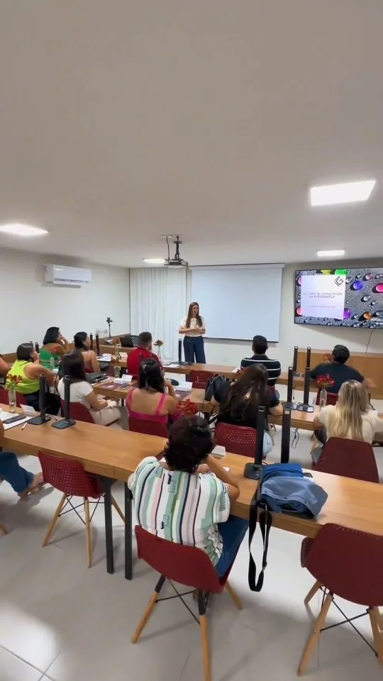 Turma 4 da Capacitação em Endodontia em aula teórica