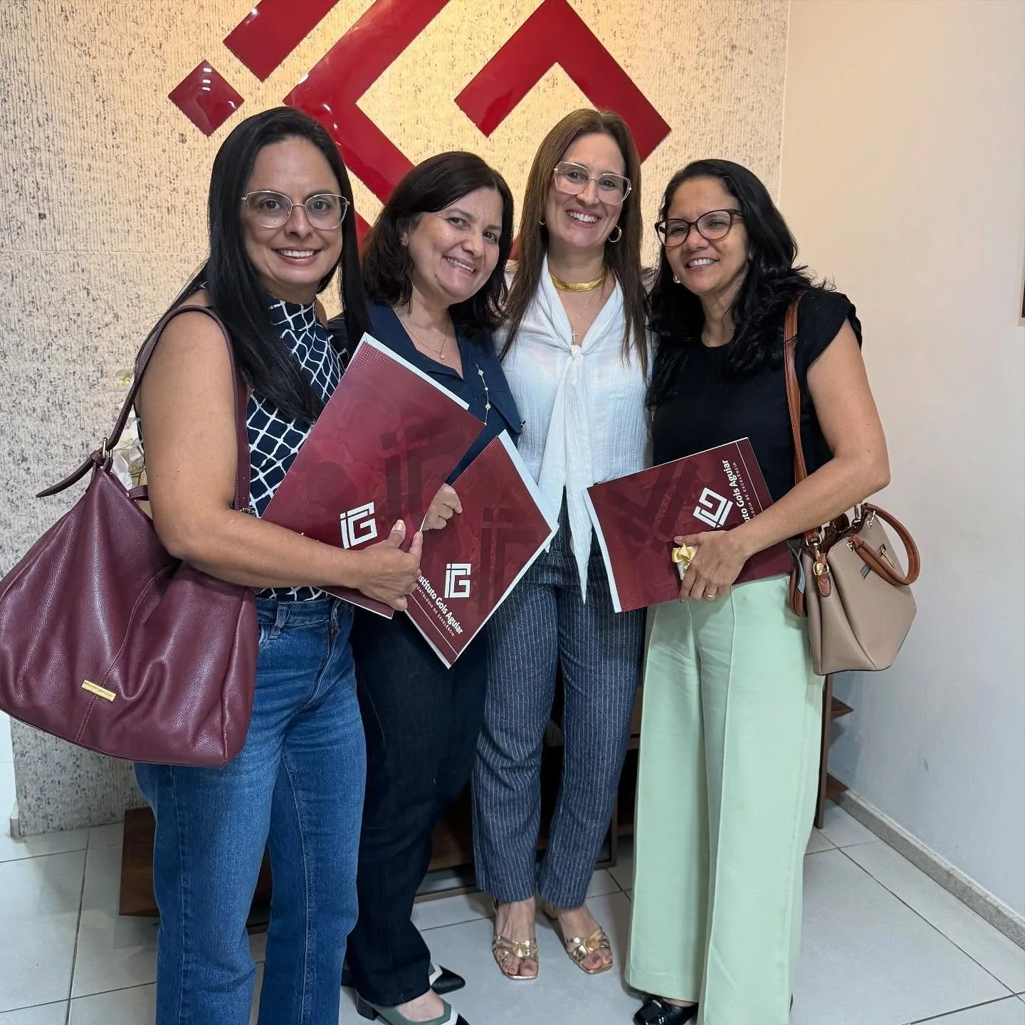 Turma 6 da Capacitação em Endodontia no início do curso