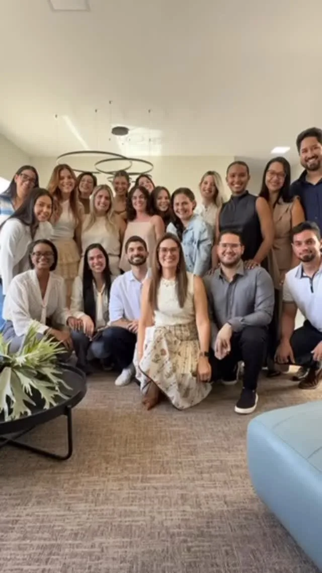 Turma 2 da Especialização em Endodontia na apresentação dos TCCs