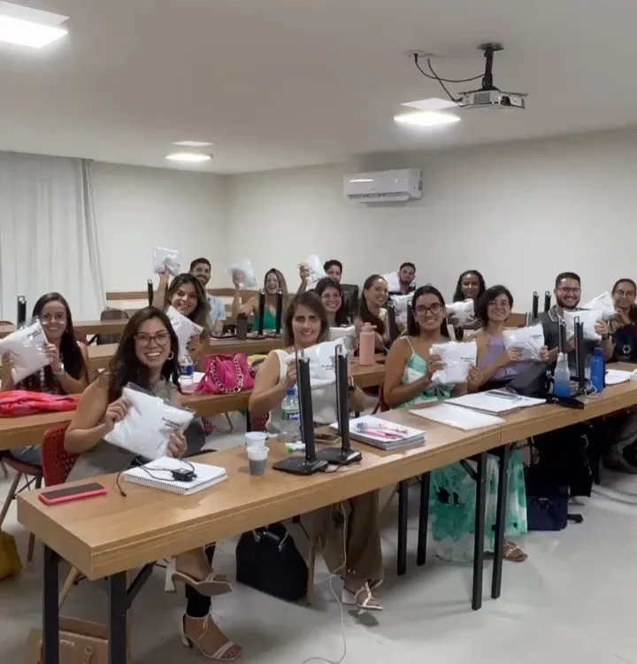 Turma 2 da Especialização em Endodontia em aula teórica
