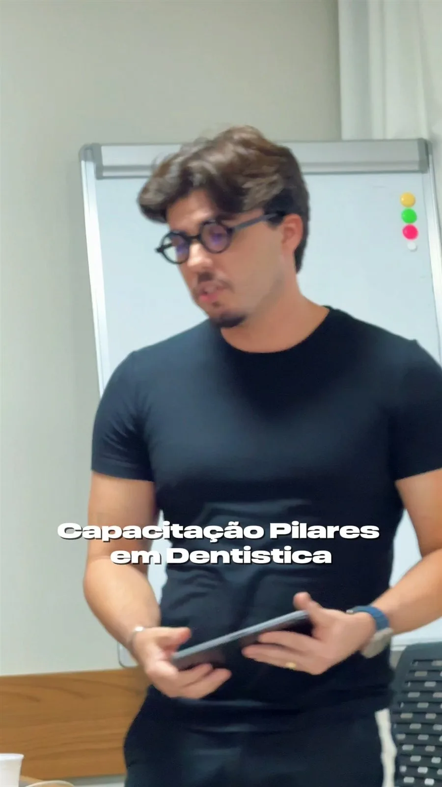 Turma 5 da Capacitação Pilares em Dentística em aula teórica