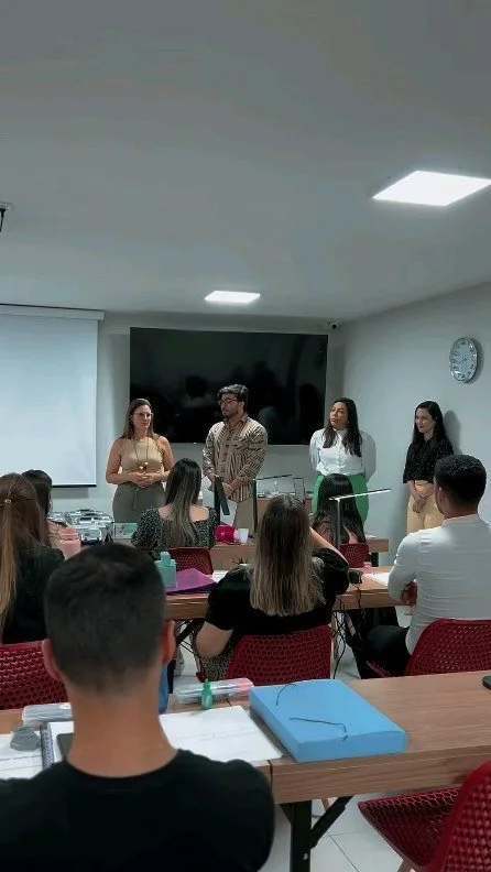 Turma 2 da Especialização em Prótese e Dentística no início do curso