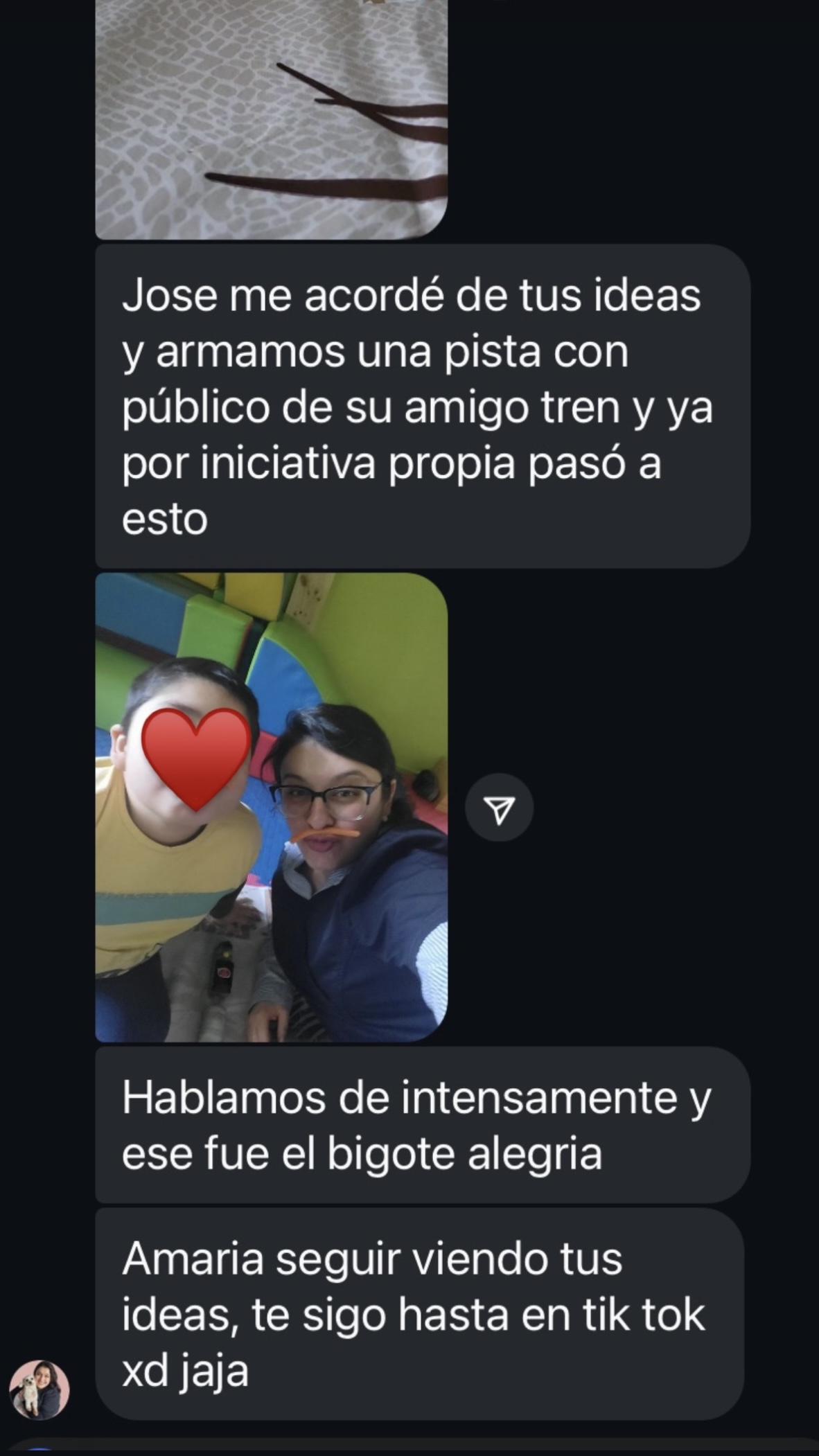 Mensaje de WhatsApp de una alumna de la formación aplicando ideas del método con un niño usando la pista de su amigo el tren