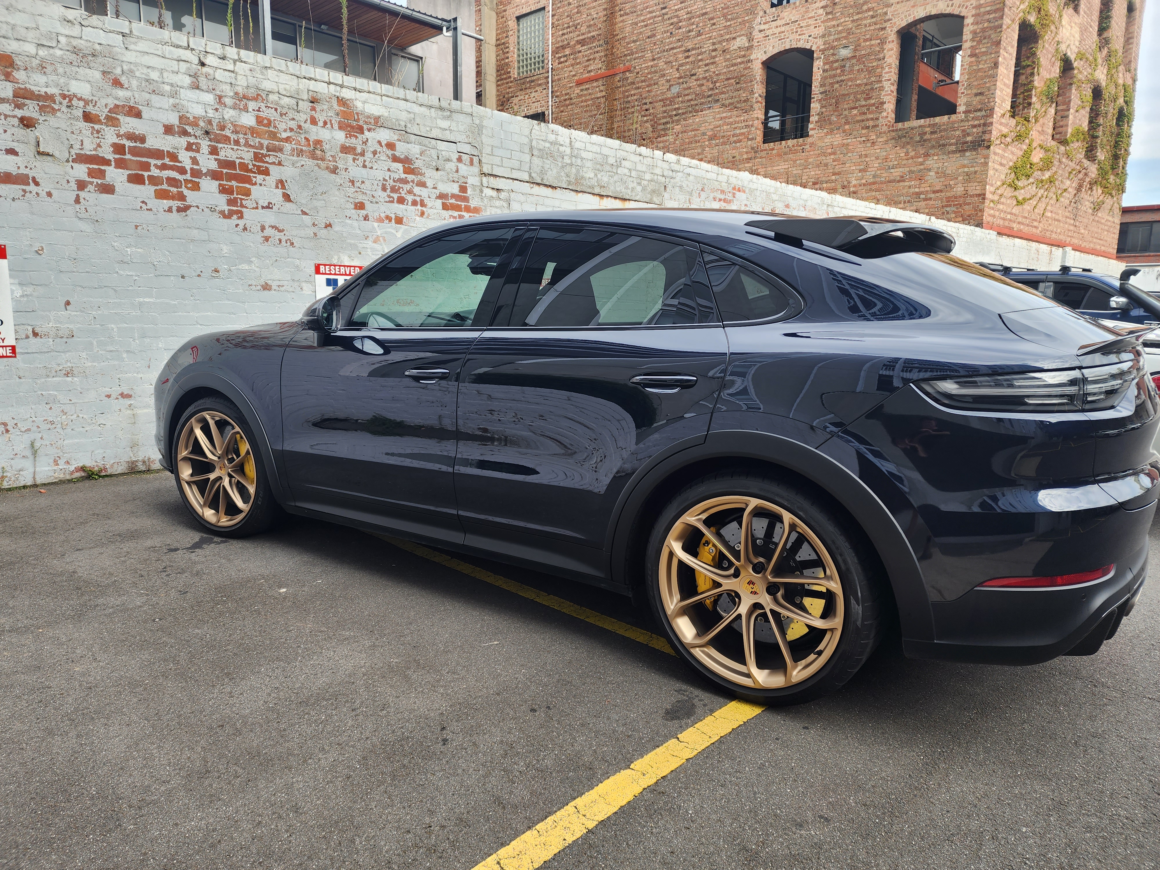 Mobile alloy wheel repair luxury vehicle