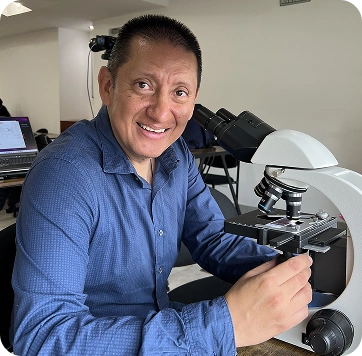 Dr. Christian López