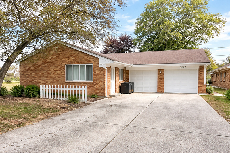 332 Lacombe Dr, Maumee OH