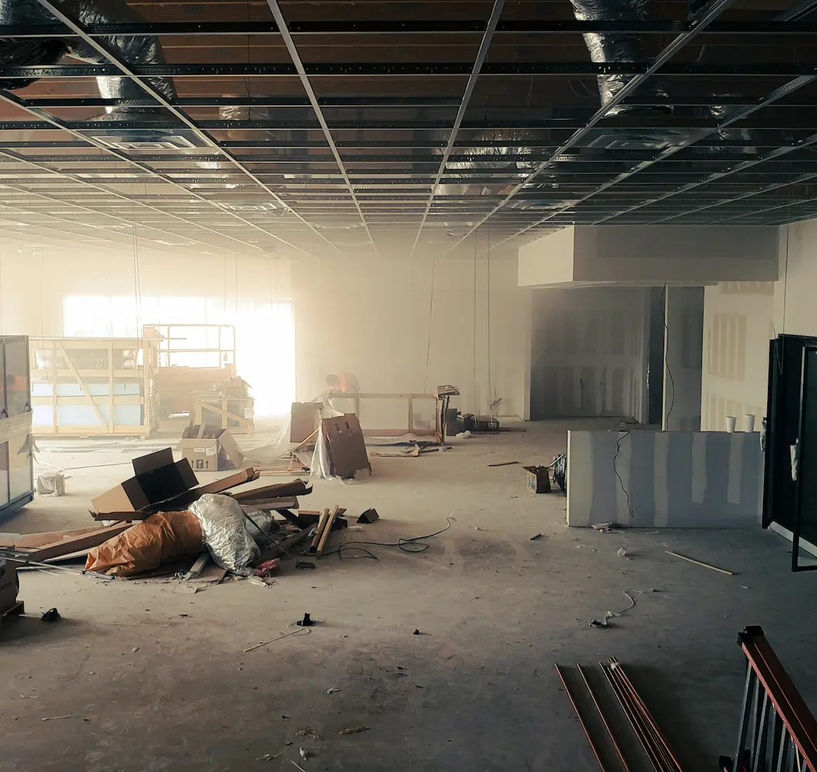 Travaux de réparation commerciale de murs, plafonds et finitions réalisés par Reno-Decor