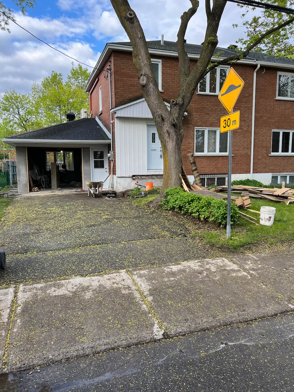 Vue secondaire avant les travaux de terrasse pavée