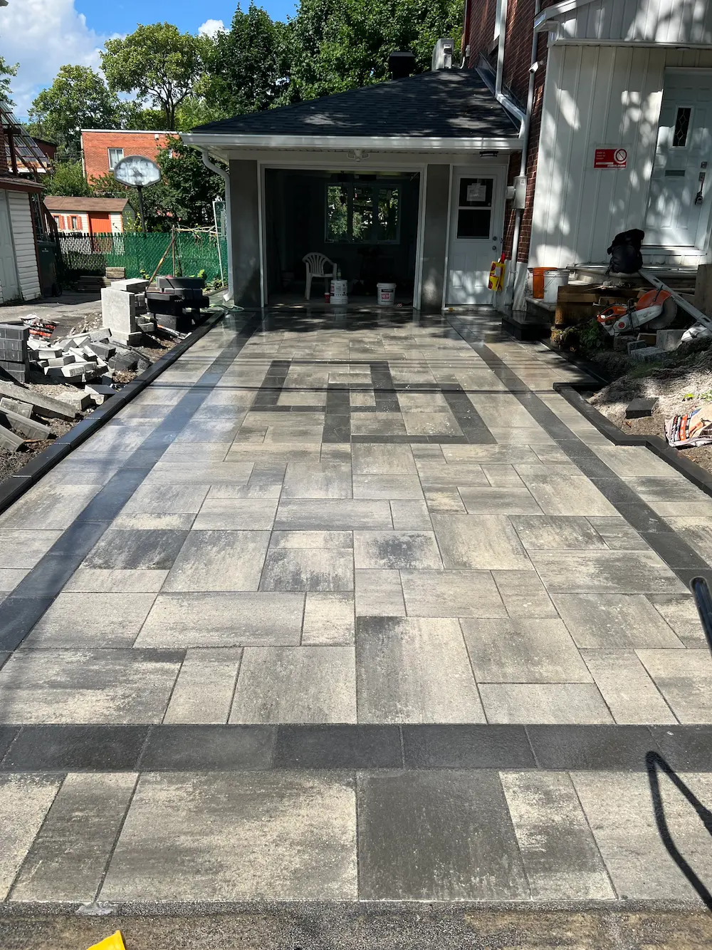 Vue secondaire après les travaux de terrasse pavée