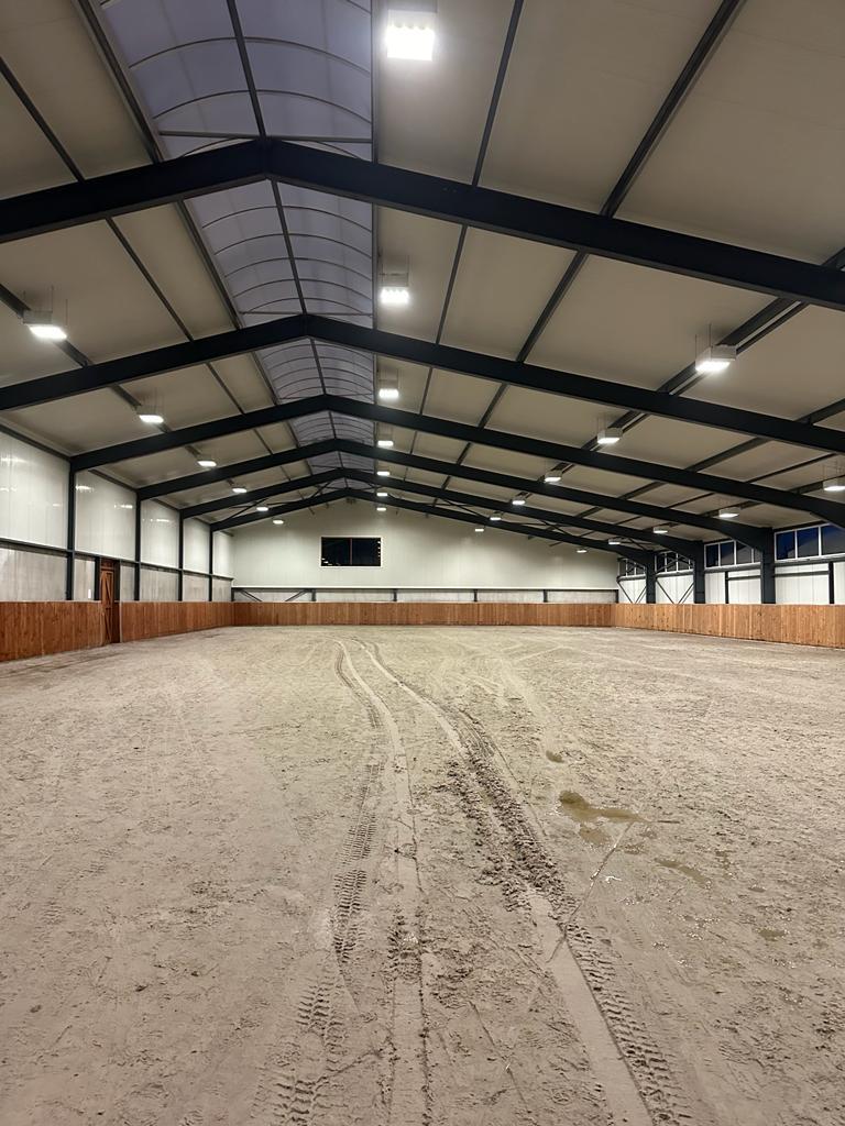 lakken stal paarden