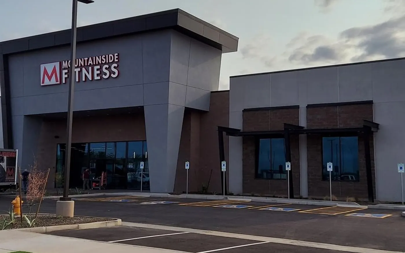 Finished commercial fitness center exterior in the Phoenix area
