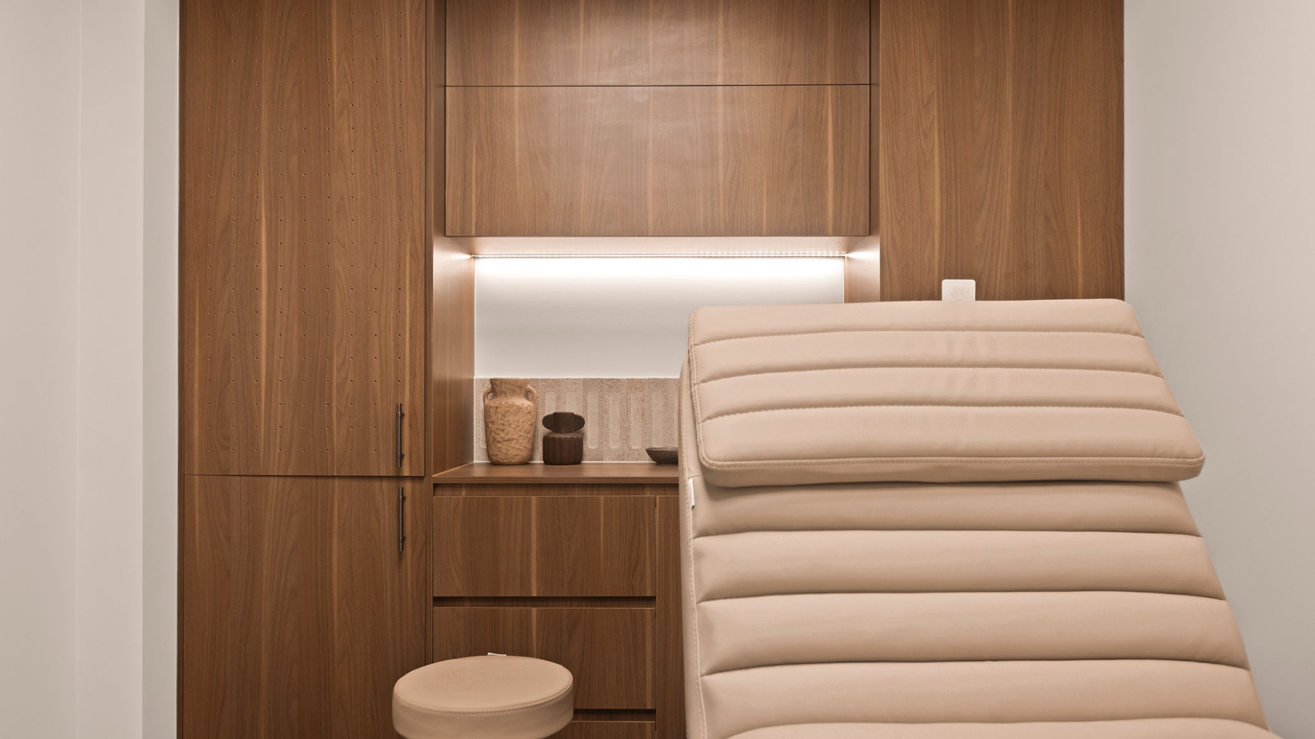 Pelle Clinic interior