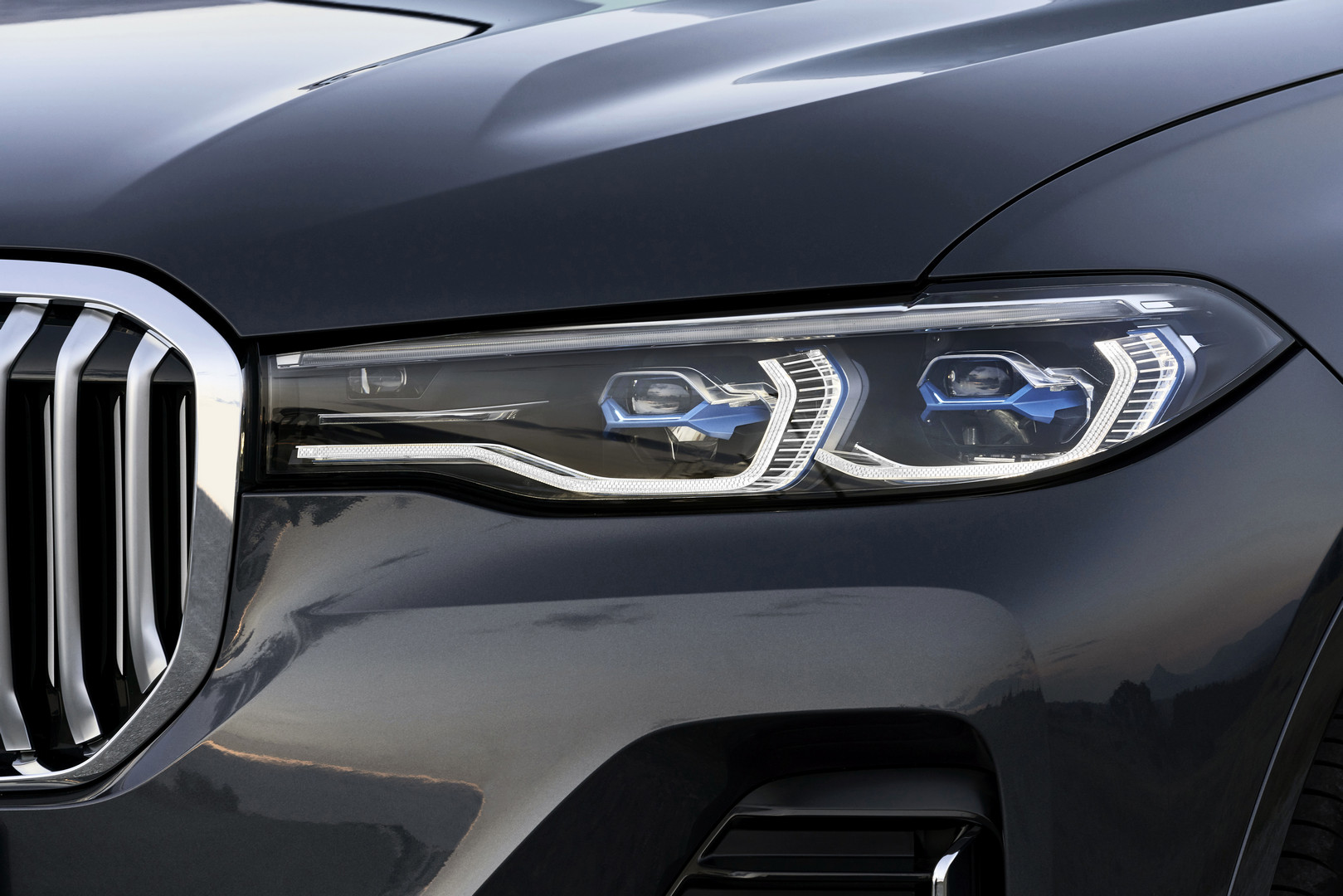 The same BMW X7 front end with paint protection film, paint and headlight undamaged