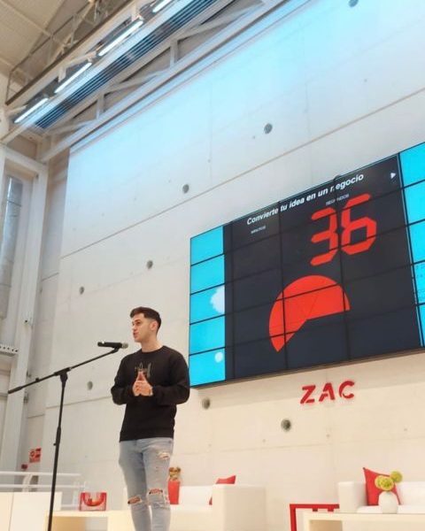 Zaragoza Activa. Carlos Mauri en una ponencia sobre c&oacute;mo convertir una idea en un negocio.