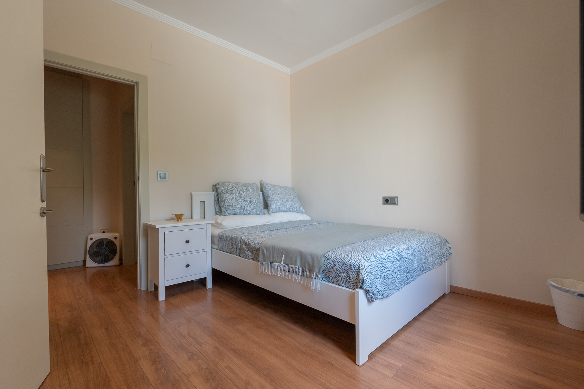 Wimbledon Medium Room — Ensuite Bathroom at Edom Coliving Valencia — photo 2