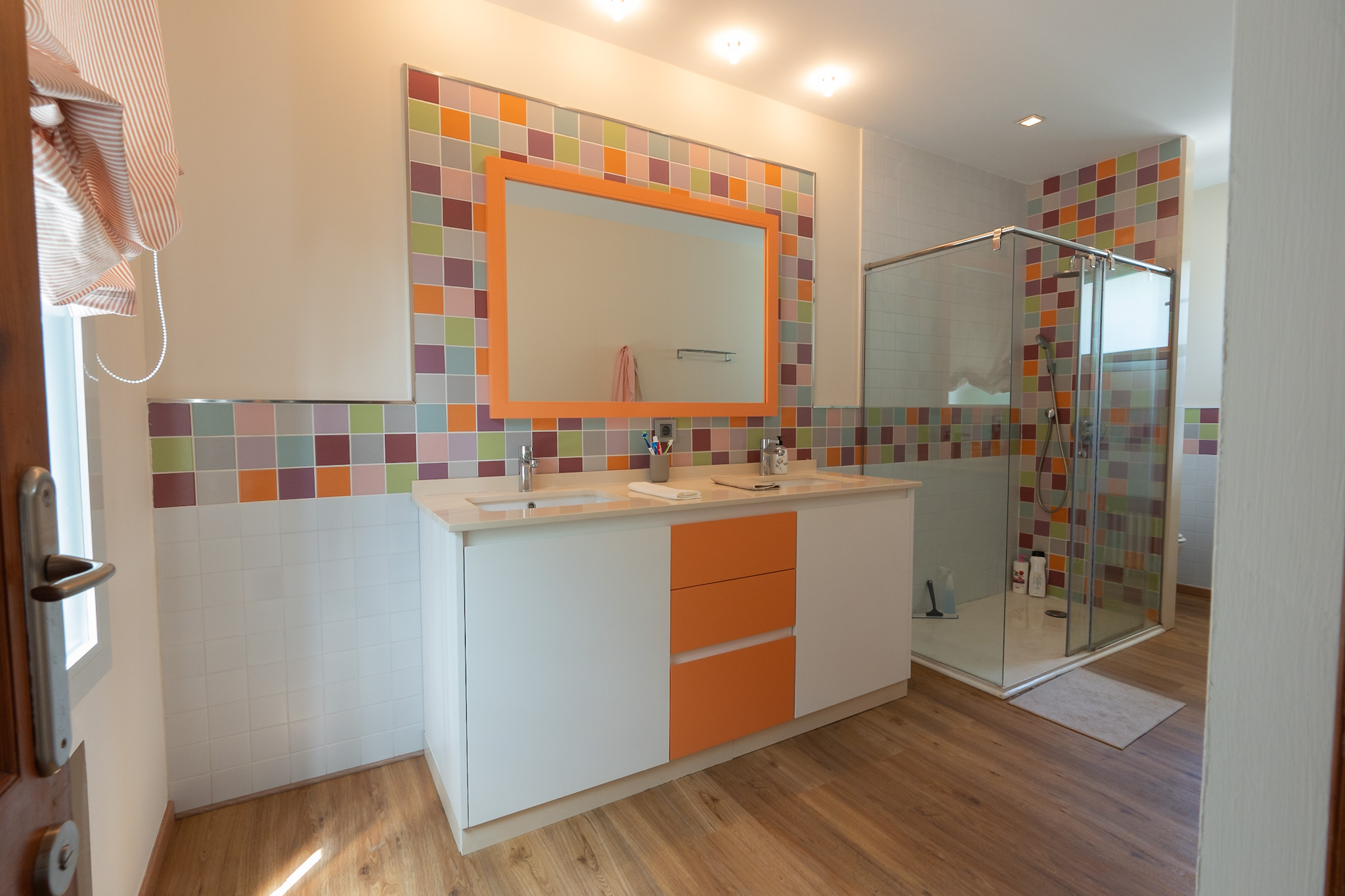Oakwood XL Room — Ensuite Bathroom at Edom Coliving Valencia — photo 4