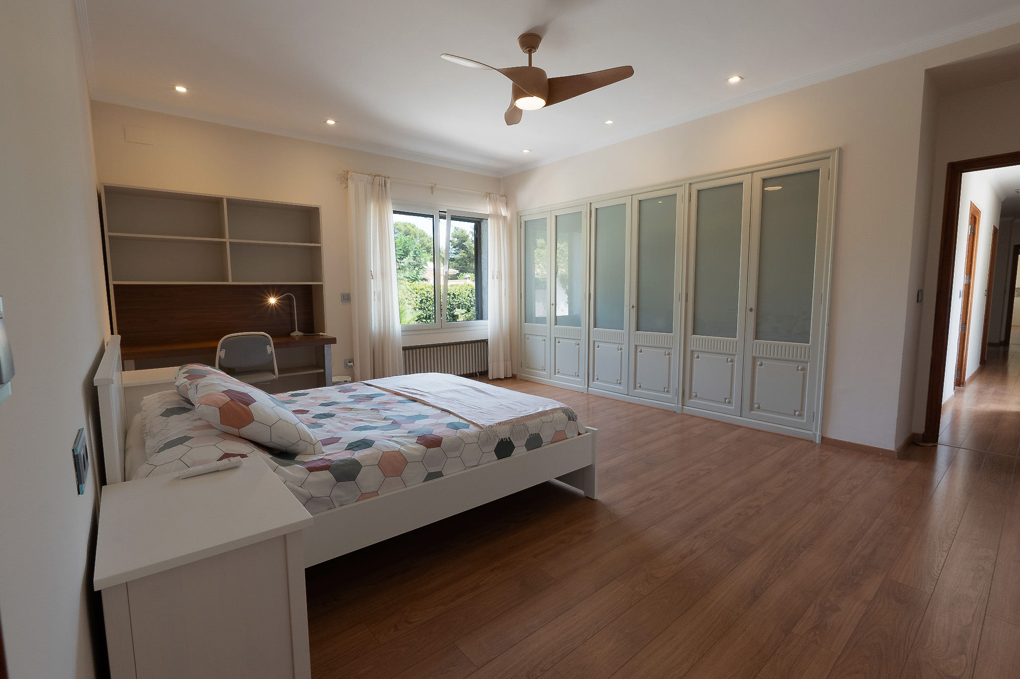 Oakwood XL Room — Ensuite Bathroom at Edom Coliving Valencia — photo 5