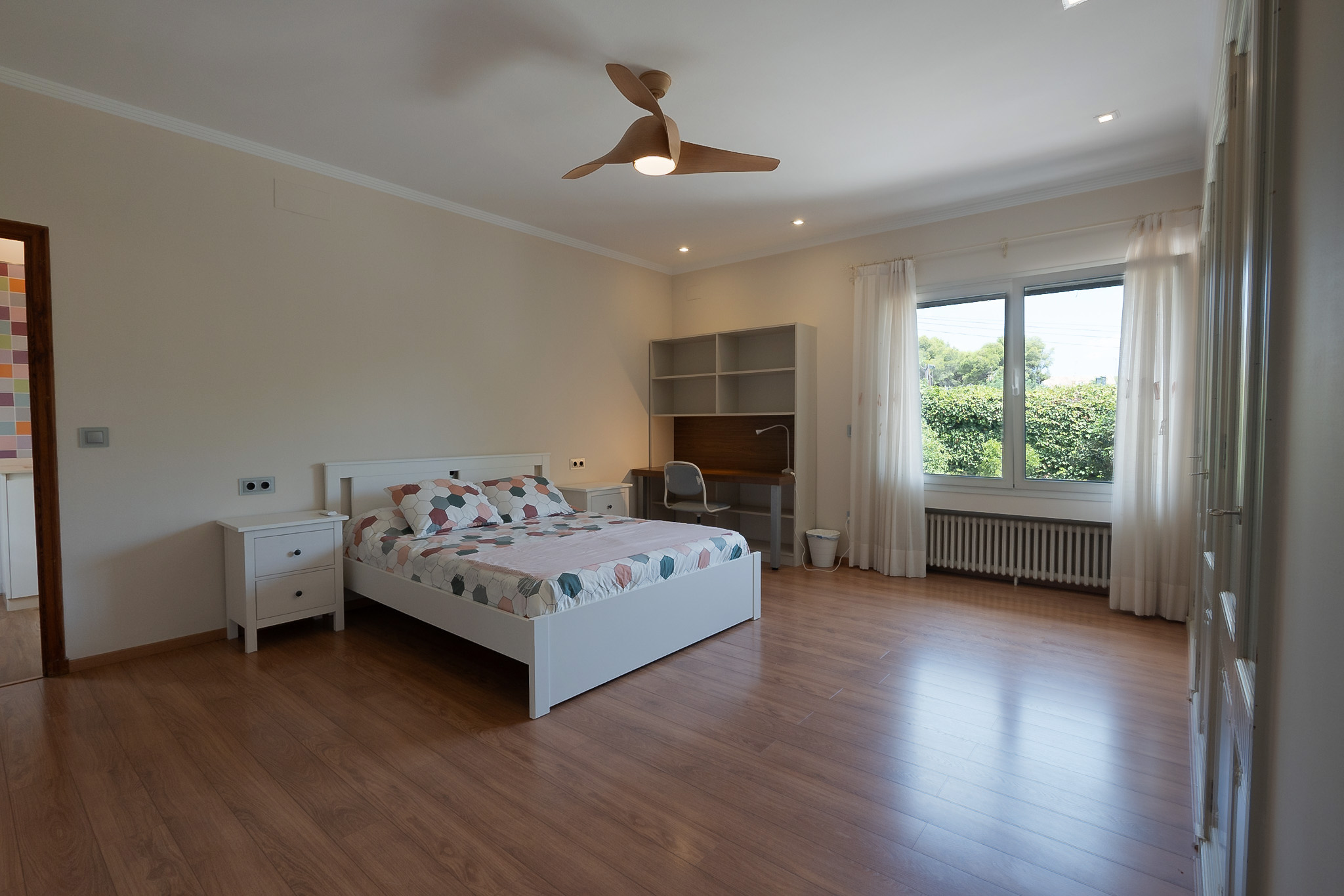 Oakwood XL Room — Ensuite Bathroom at Edom Coliving Valencia — photo 1