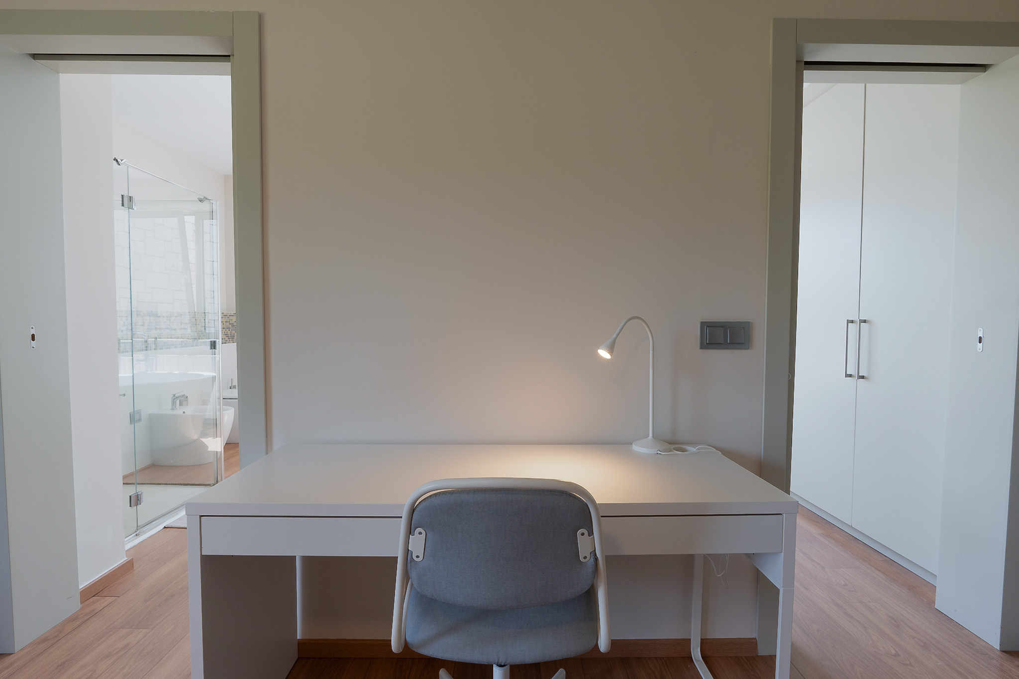 Kingston XL Room — Ensuite Bathroom at Edom Coliving Valencia — photo 4