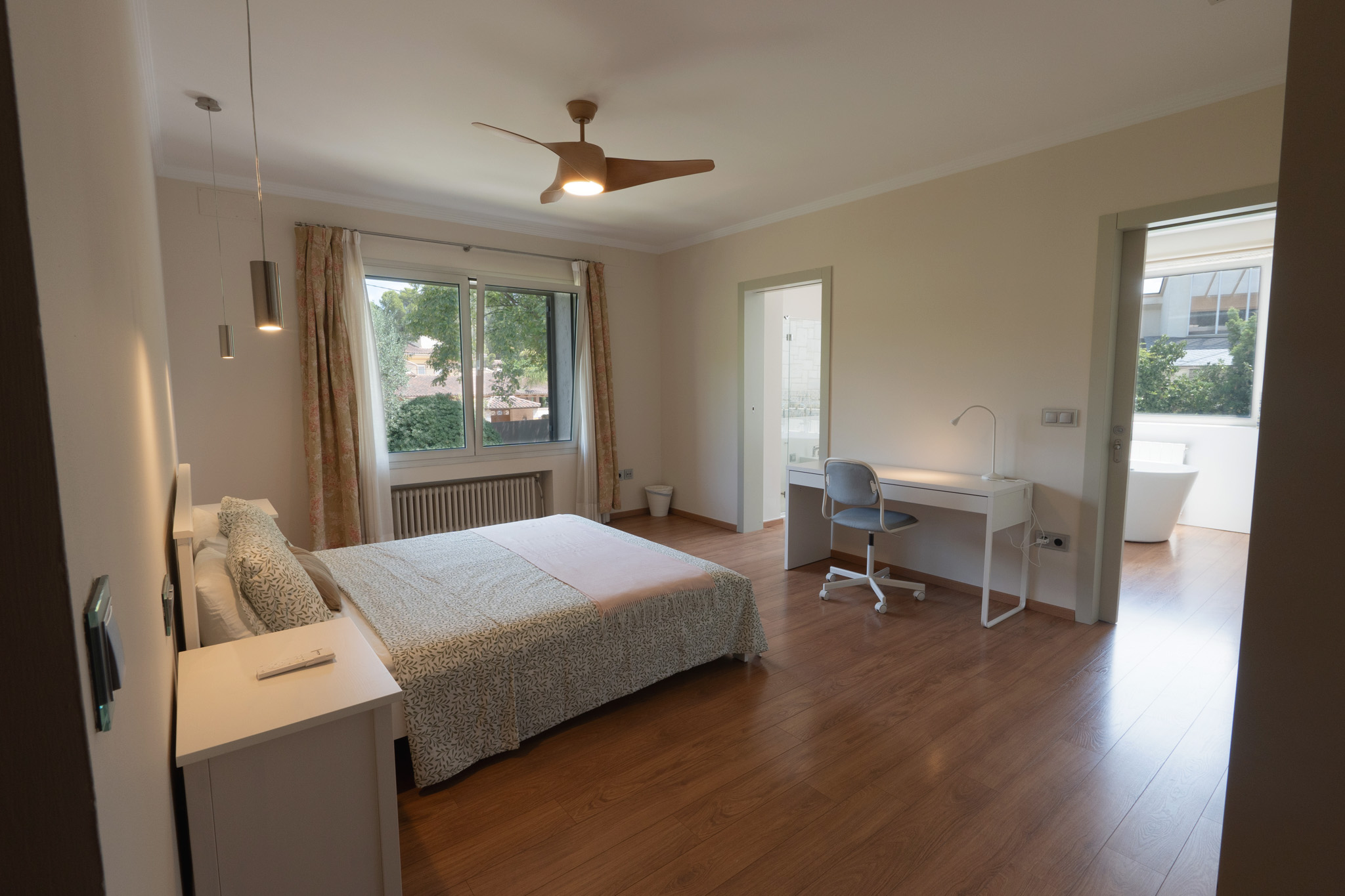 Kingston XL Room — Ensuite Bathroom at Edom Coliving Valencia — photo 3
