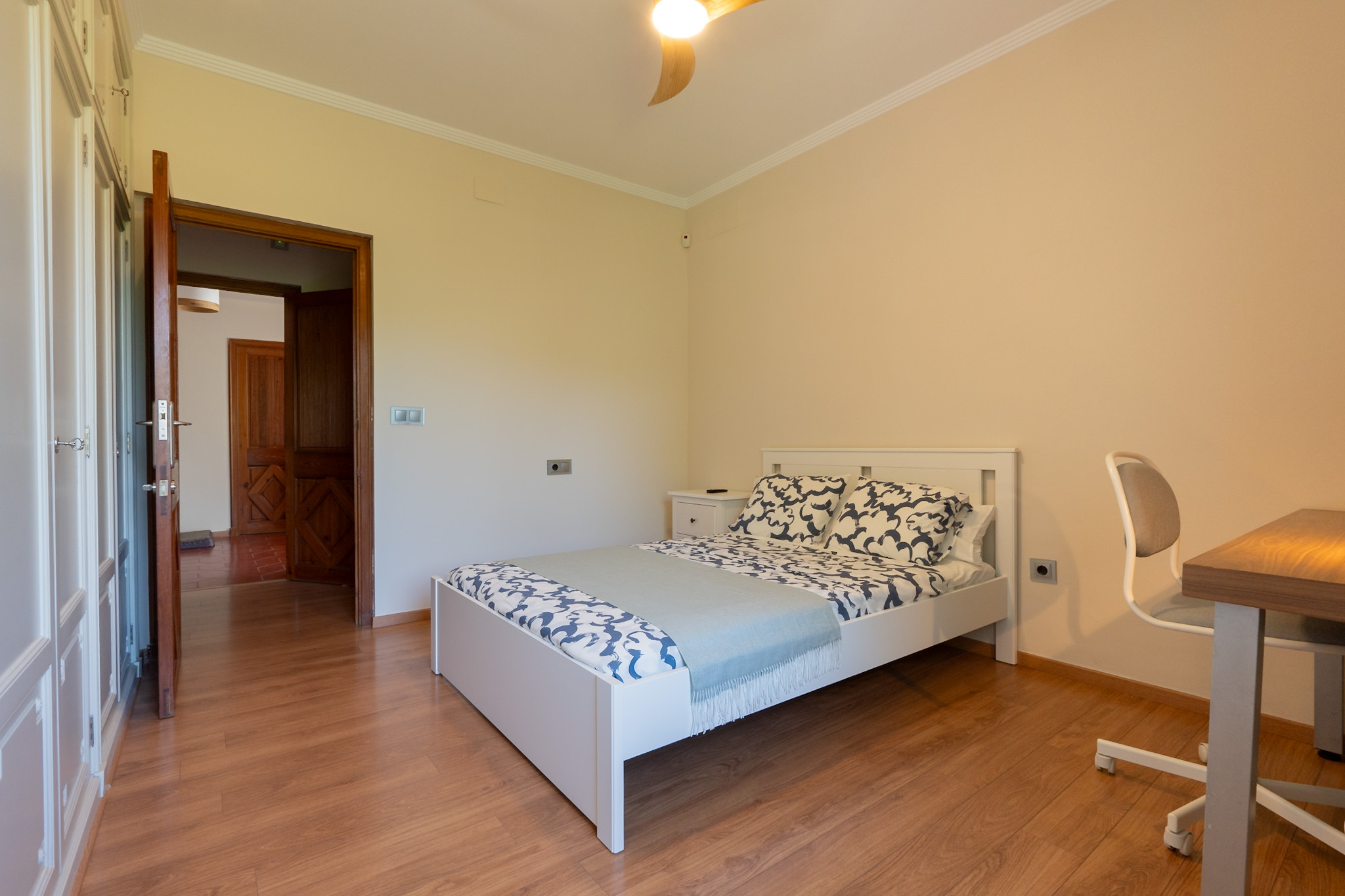 Alginet large room with shared bathroom at Edom Coliving Valencia