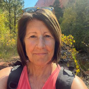 Headshot of Tracy, sharing her experience with Caro Brookings’ grief coaching