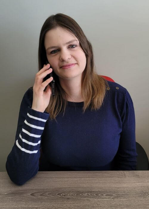 Caro Brookings providing 1:1 suicide loss coaching over the phone