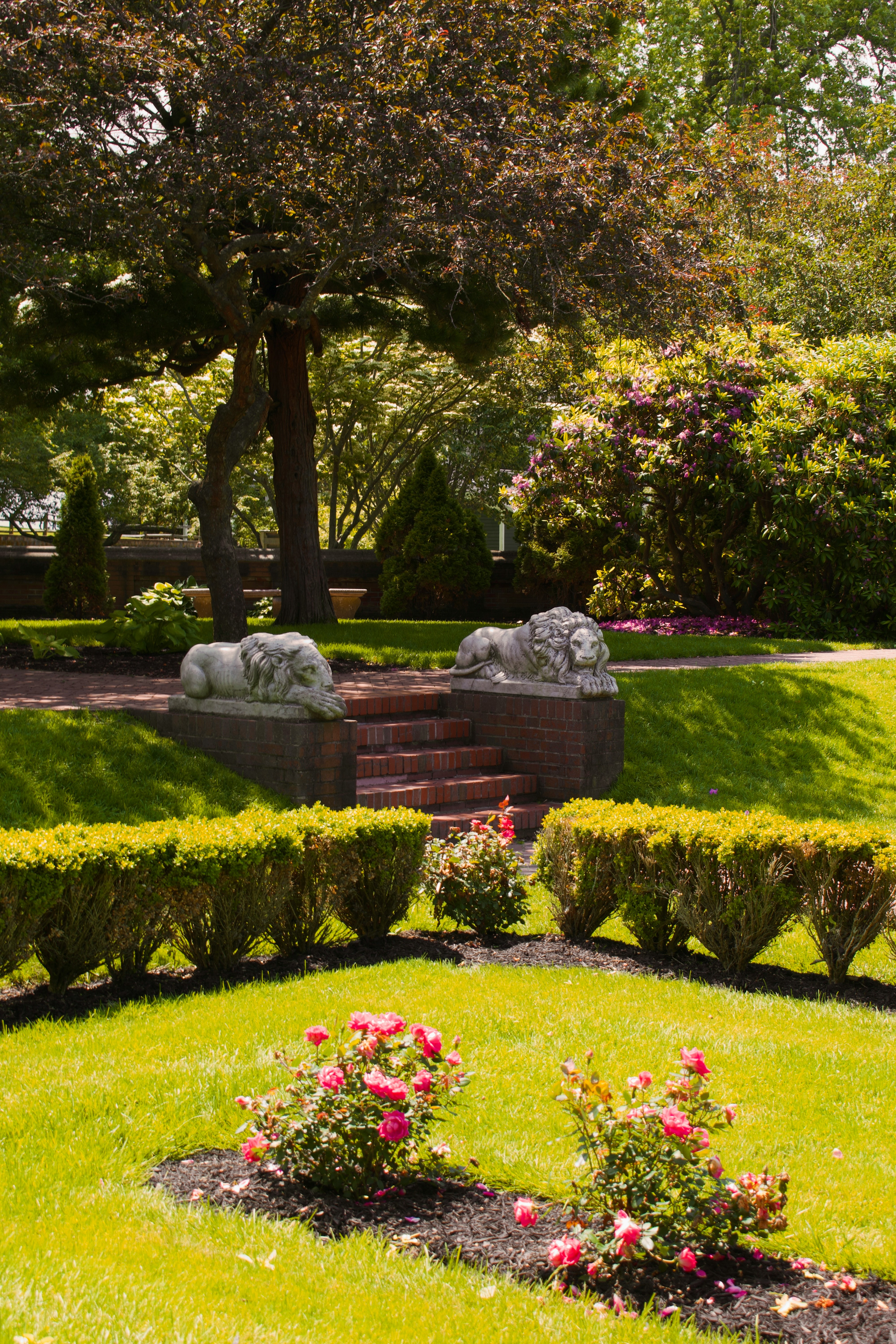 Well-maintained commercial property grounds in Utah