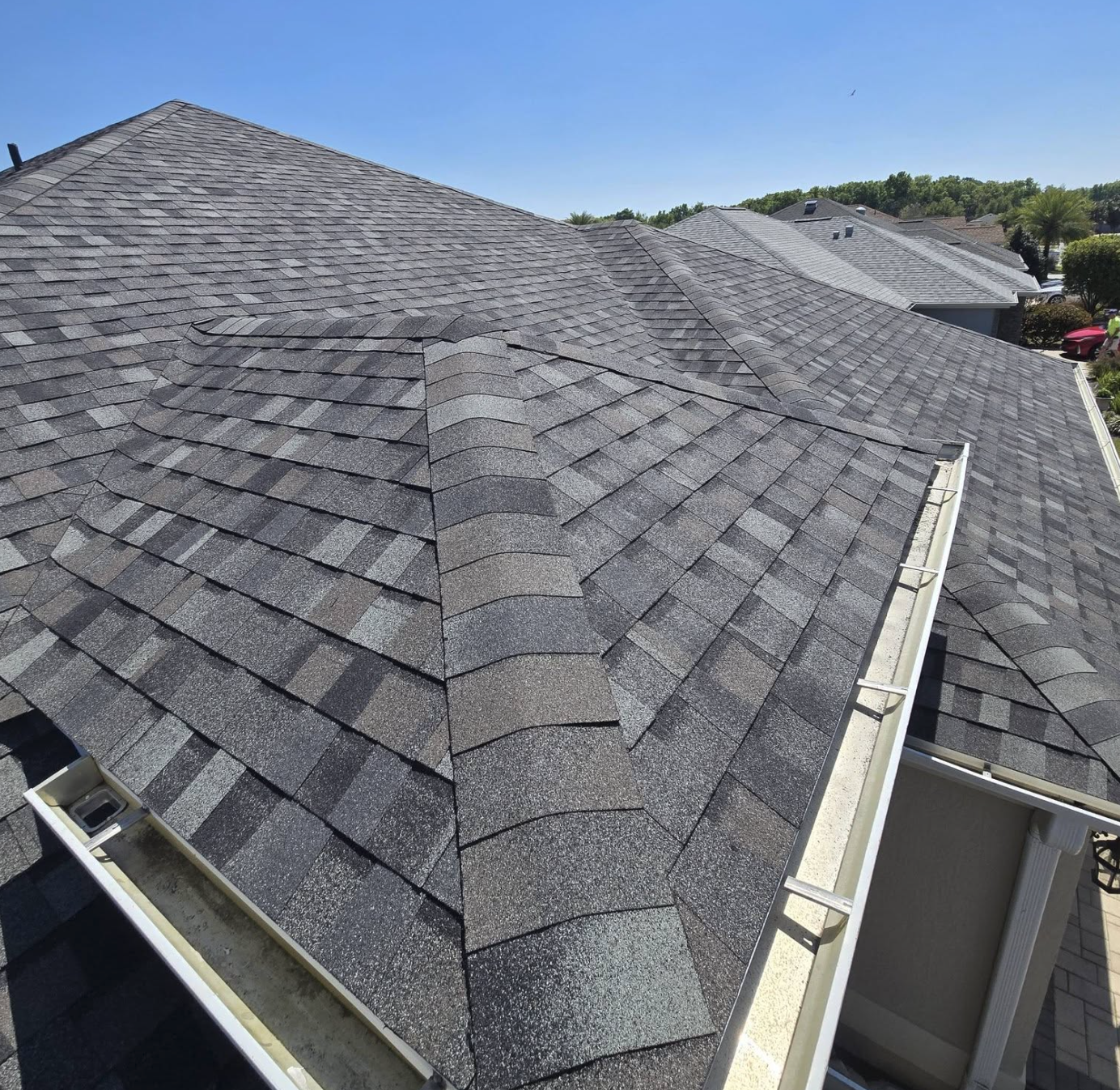 Completed roof replacement in High Springs Florida showcasing modern asphalt shingle roofing.