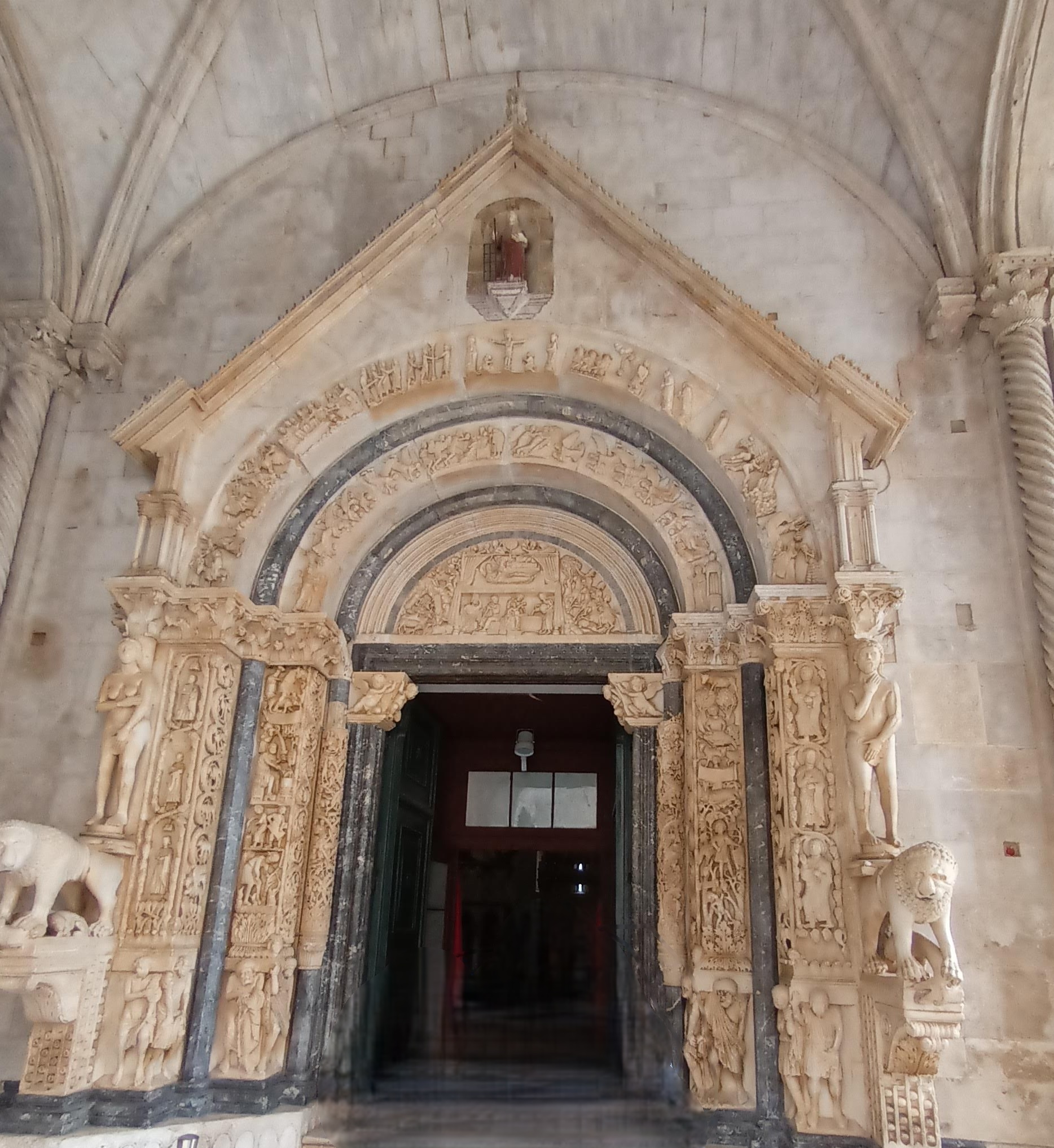 Radovanov portal, Trogir Cathedral