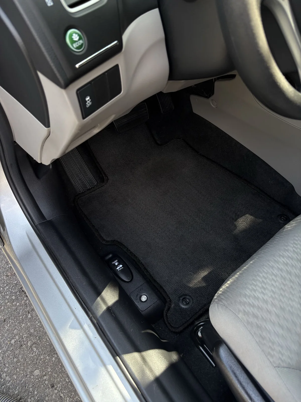 Clean vehicle interior after full detail