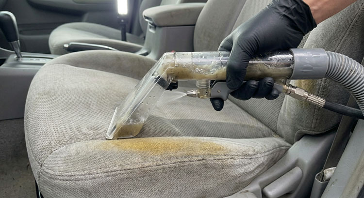 Wet extractor working across car fabric seat