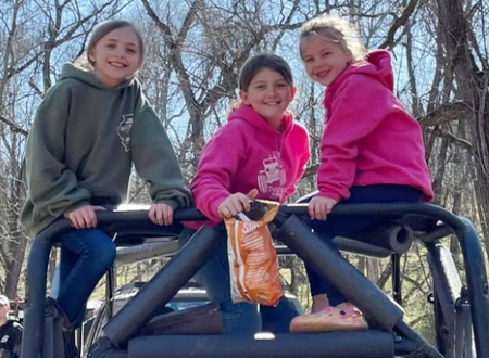 Kid-friendly zones & activities