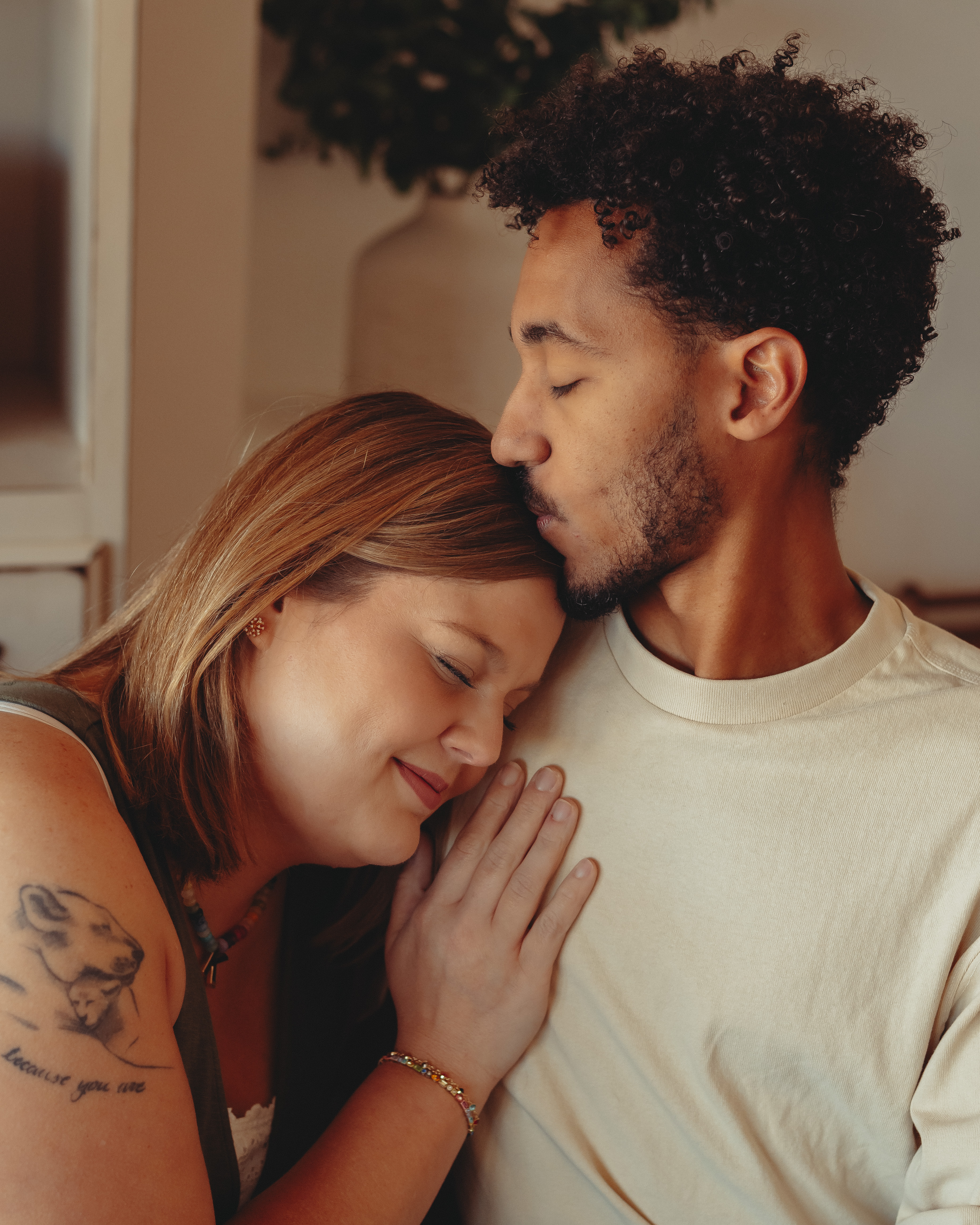 Professional boudoir photographer Empowering photography session Glamorous boudoir photos Artistic boudoir photography Personalized boudoir photoshoot