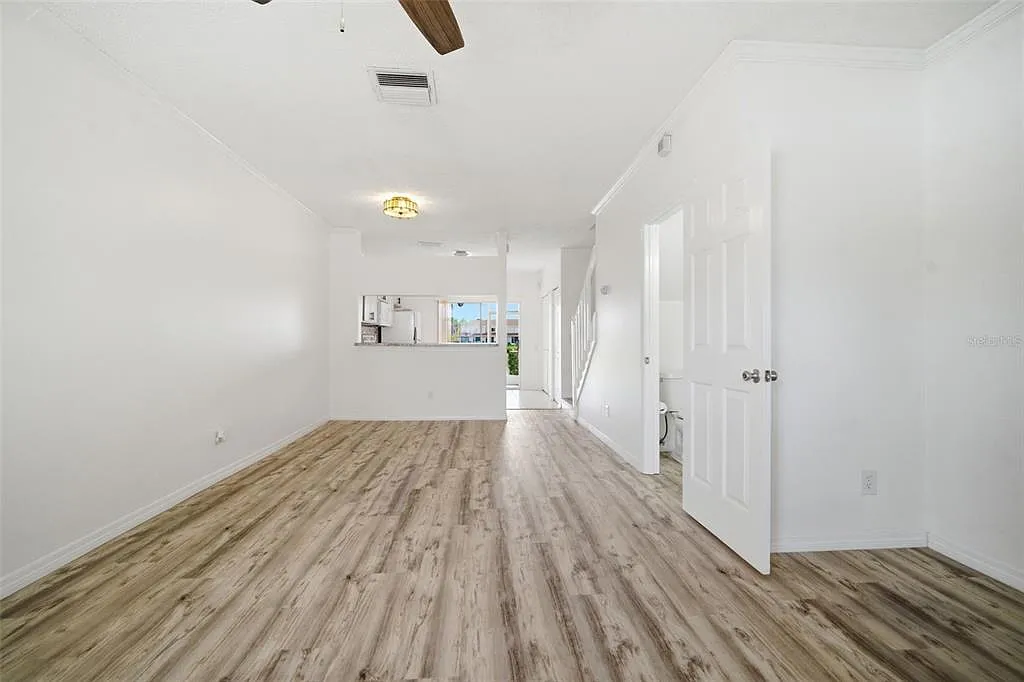 6229 Bayside Key Dr - Living Room