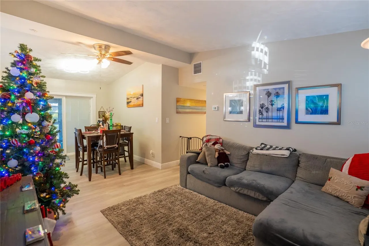 5205 98th Ter - Living Room