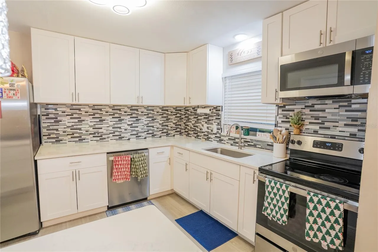 5205 98th Ter - Kitchen