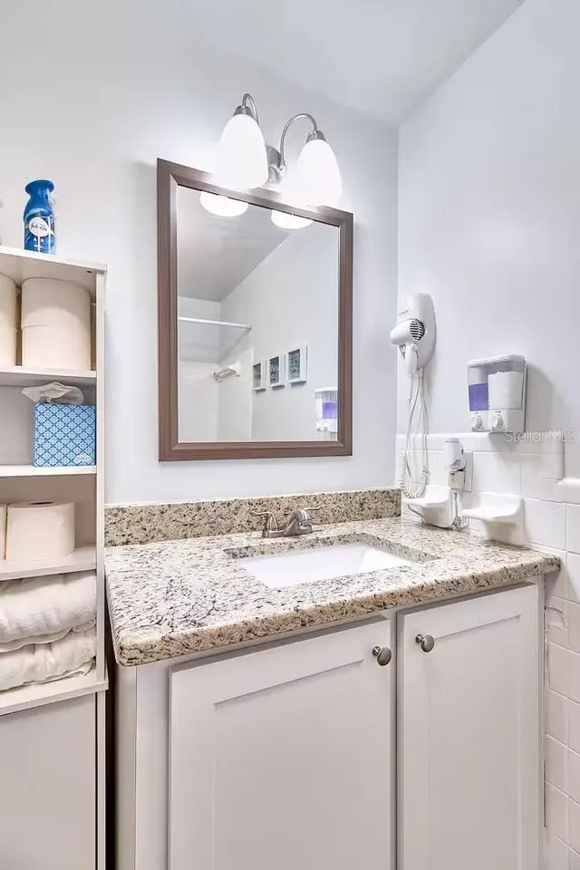 2804 N 33rd St - Bathroom