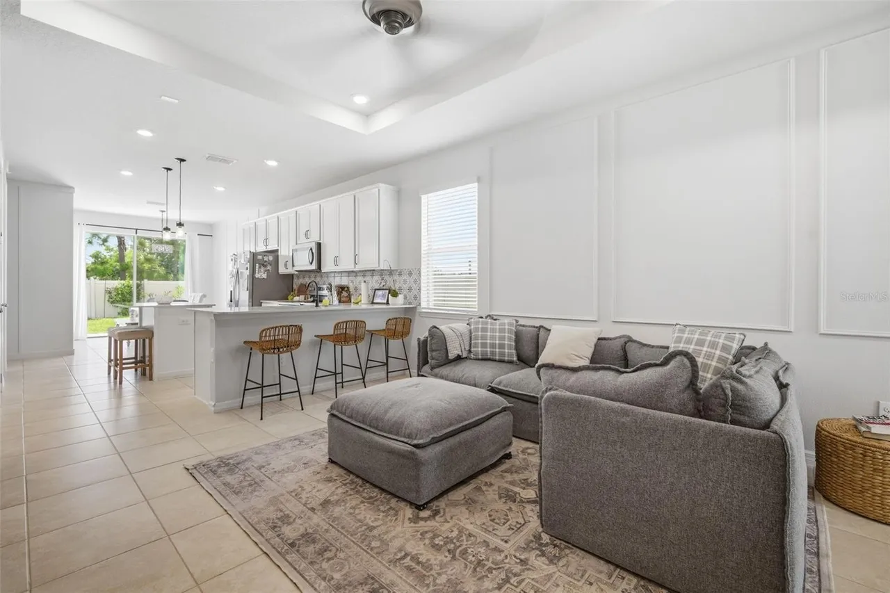 11401 Green Harvest - Living Room