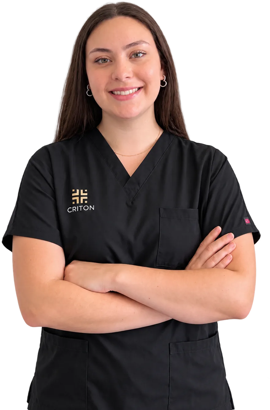 Dra. Verónica Vicent, directora de la Unidad Dental de Critón Salud, con el uniforme de la clínica