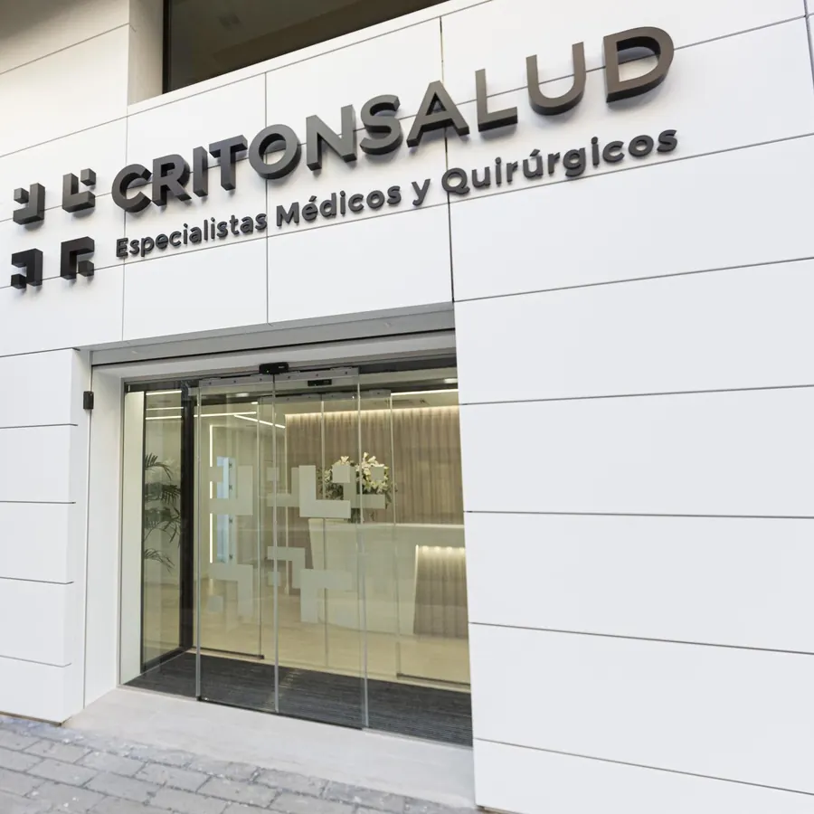 Fachada de Critón Salud en la Avenida Benito Pérez Galdós de Alicante